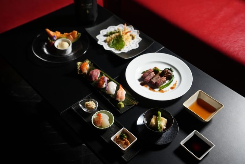 Osaka Umeda: PICCADILLY Live DINNER SHOW&NIGHTCLUB with Tasting Menu - Choosing a course that suits your appetite