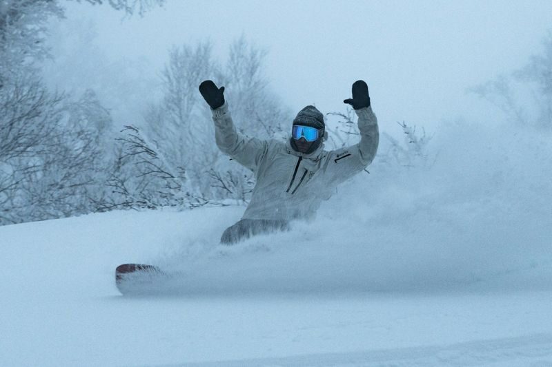 Otaru Asarigawa Onsen Ski Resort One-Day Ski Trip | Official Ski Resort Partner | Includes Photography Service | Departing from Sapporo, Hokkaido - Choose the package that matches your day