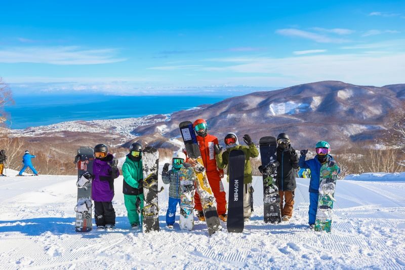 Otaru Asarigawa Ski Resort Ski & Snowboard Rental - Groomed pistes, woods and natural snow