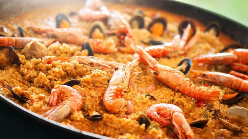 Paella and sangria workshop in Madrid - Making paella together