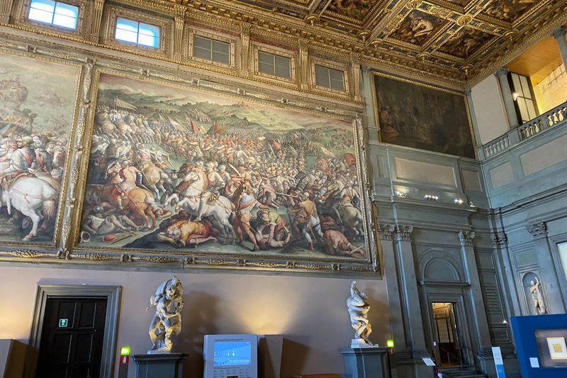 Palazzo Vecchio guided tour in Florence - Meeting behind the Neptune Fountain