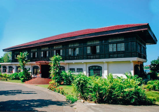 Paoay Church & Malacañang of the North Half-Day Tour - Paoay Church: the architectural focus