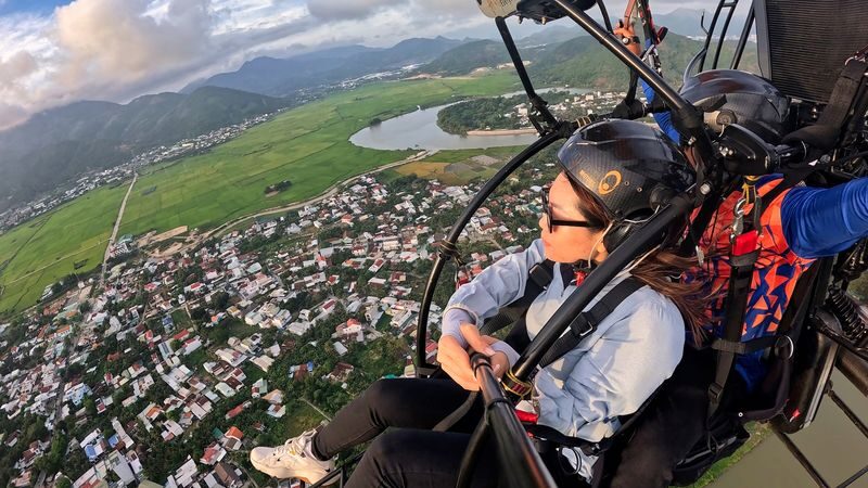 Paramotor Experience in Nha Trang - The morning or late-afternoon timing
