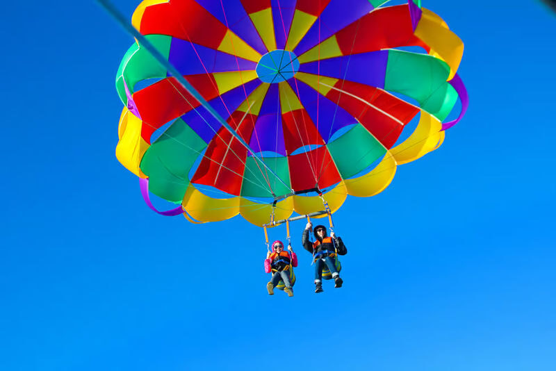 Parasailing over Surfers Paradise - From the safety briefing to the flight
