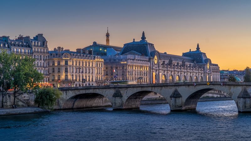 Paris City Panoramic Night Bus Tour - Audio commentary, not a live guided talk