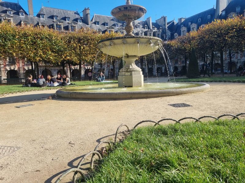 Paris Le Marais 3.5-Hour Local Food Tour - Macarons and dessert bring the sweet finish