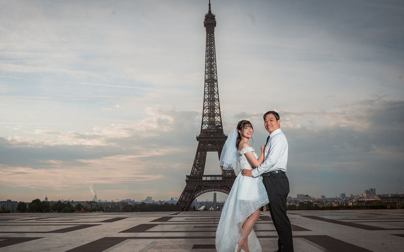 Paris Private Photoshoot Experience - Trocadéro, the Eiffel Tower and Bir-Hakeim Bridge