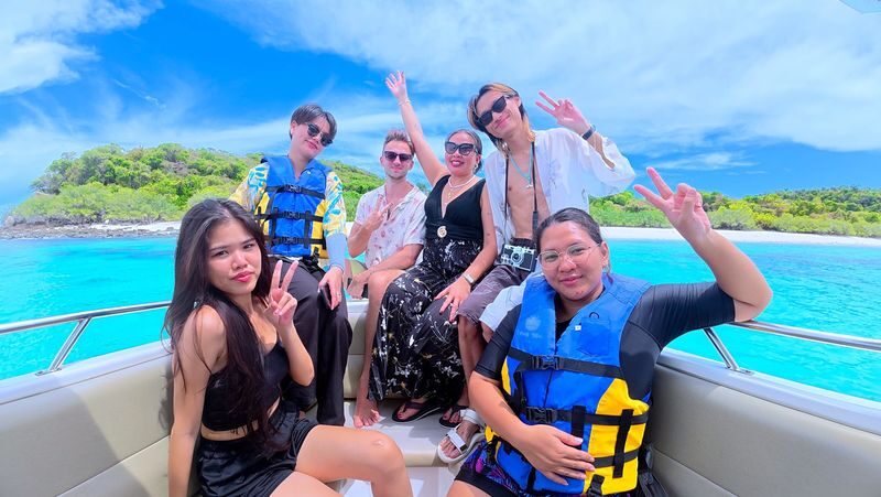 Pattaya Samae San Island Private Speedboat Tour with Photography - Sunset dinner adds a welcome pause