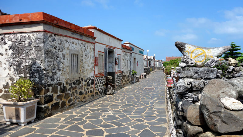 Penghu Island Hopping: Tongpan Cruise & Cimei & Wangan One-Day Tour - The ferry ride is part of the day