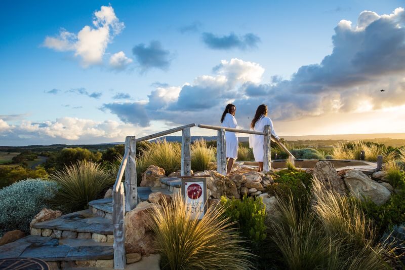 Peninsula Hot Springs Spa Entry and Beach Boxes Tour - The early start and coach ride