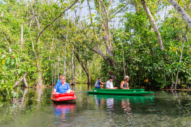 Phang Nga Cheow Lan Lake Full-Day Tour with Cave Exploration - Longtail boat views across Cheow Lan Lake