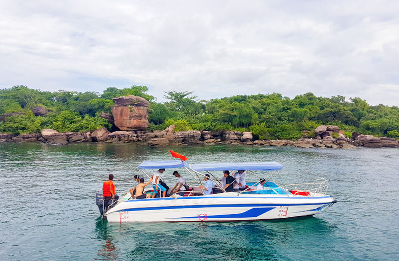 Phu Quoc 4 Island Speedboat Tour, Cable Car & Aquatopia Water Park - The pearl farm is an early stop, not an island day
