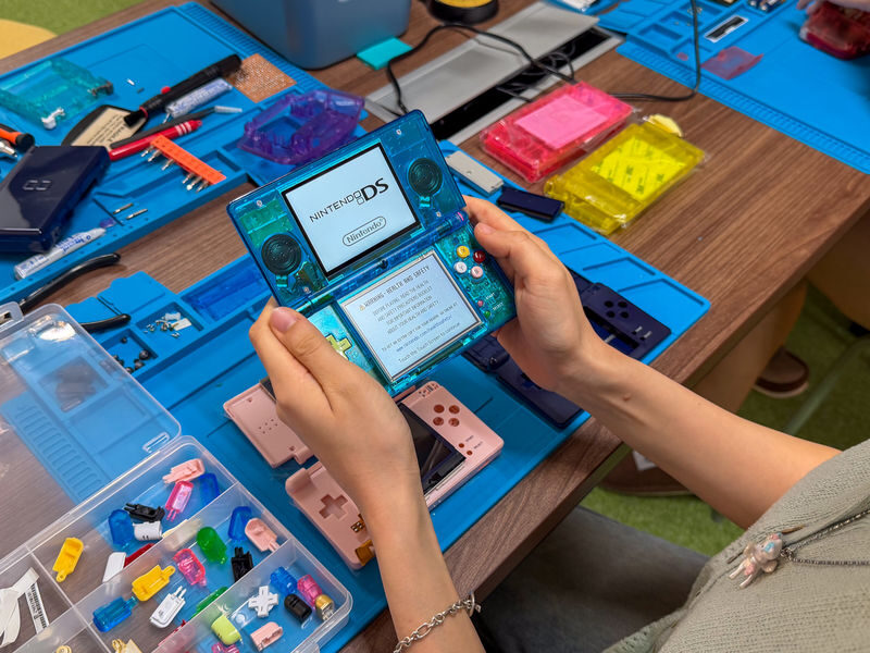 Pixel Lab Tokyo: Pixel Lab Tokyo: DS Lite USB-C & IPS Mod Workshop - Adding the IPS Screen and USB-C Port