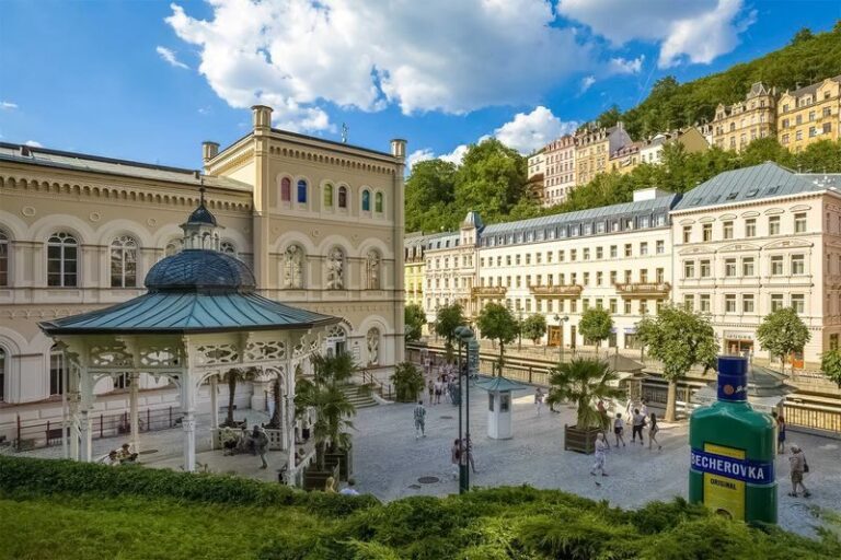 Prague Karlovy Vary Full-Day Small Group Guided Tour - The first walk through the spa town