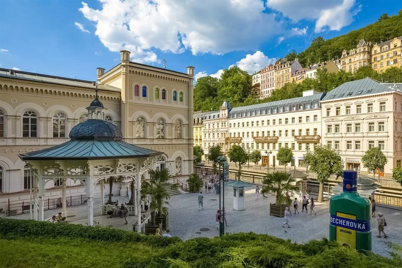 Prague Karlovy Vary Full-Day Small Group Guided Tour - The first walk through the spa town