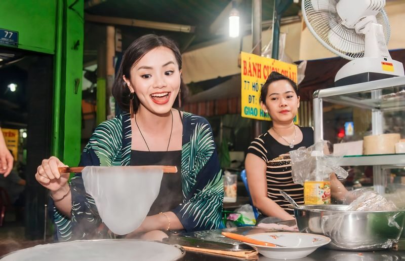Premium Street Food Walking Tour In Ho Chi Minh City - Take a taxi, then explore Nguyen Thien Thuat