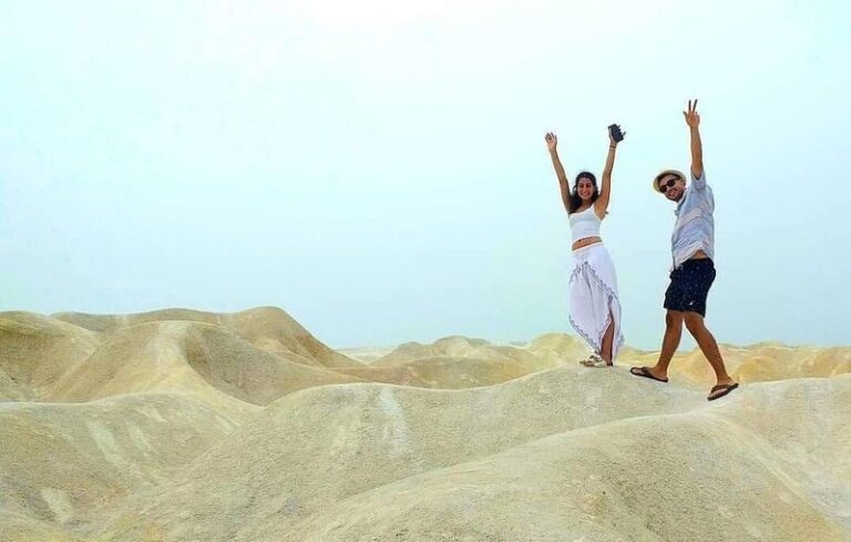 Private Day Tour with Photography, Seafood Lunch, and Spa in Bintan - What happens during the one-hour visit