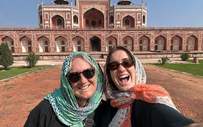 Private Full-Day Old & New Delhi Sightseeing Tour with Local Guide - Old Delhi: Jama Masjid and the market atmosphere