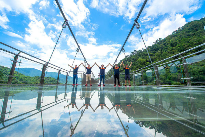 Qingyuan Gulong Gorge Drifting Glass Grand Canyon - The 101-meter waterfall is the scenic anchor