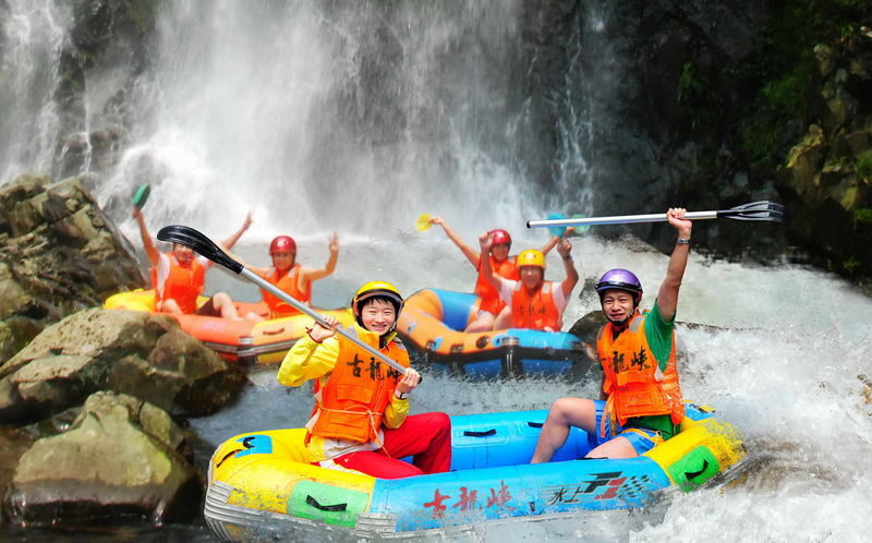 Qingyuan Gulong Gorge Rafting 1-Day Tour (Private/Join-in Group) - Crossing Gulong Gorge’s glass platforms