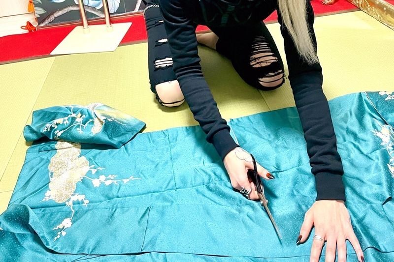 Remake Your Own Kimono Experience in Tokyo - Make the garment easier to wear