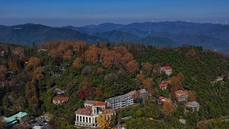Round Trip from Hangzhou to Moganshan: Sword Pond + Mao Zedongs Residence + Chiang Kai-sheks Official Residence + Luhua Dang Park One-Day Tour - Mao Zedong’s residence and Chiang Kai-shek’s villa