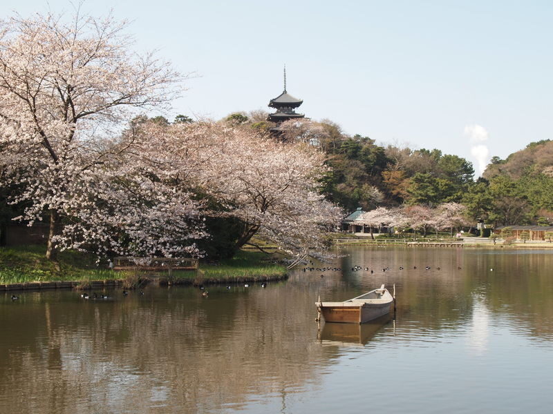 Sankeien Garden Admission - Historic houses are part of the scenery