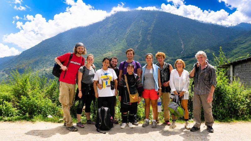 Sapa 2D1N Tour from Hanoi: Cat Cat, Moana & Fansipan or Trekking - Cat Cat Village: a guided walk into Hmong life