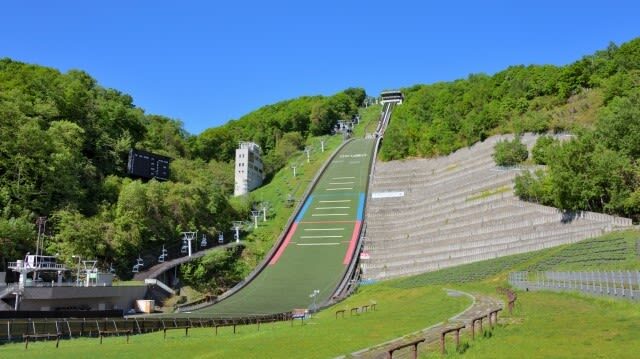 Sapporo Half-day Bus Tour and TV Tower Ticket (Multilingual Audio) - Hitsujigaoka’s open-air view and Clark monument