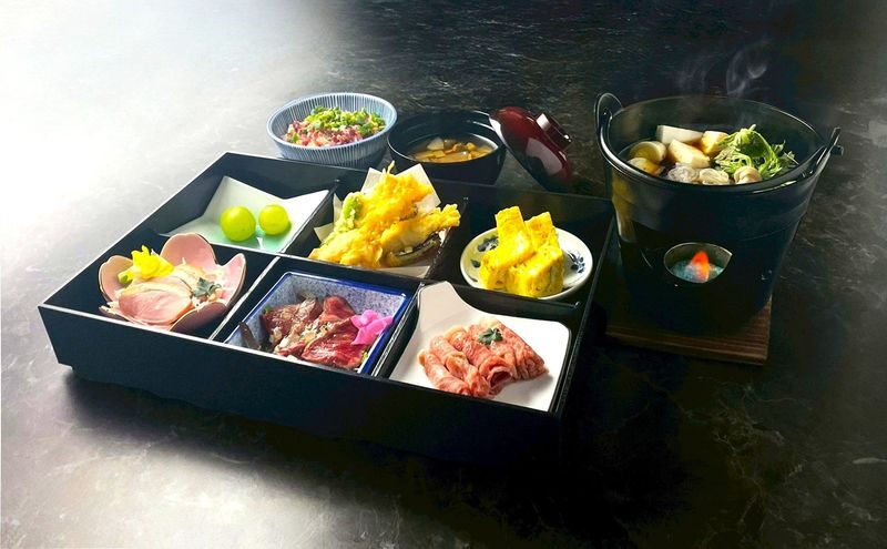 Sapporo: Sumo Show Experience with Japanese food & Photo - Dinner comes before the main show