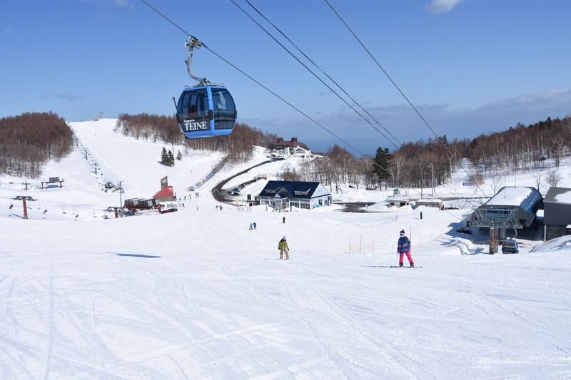 Sapporo Teine Ski Resort with Bus and Lift Ticket - From hotel lobby to the lift-ticket counter