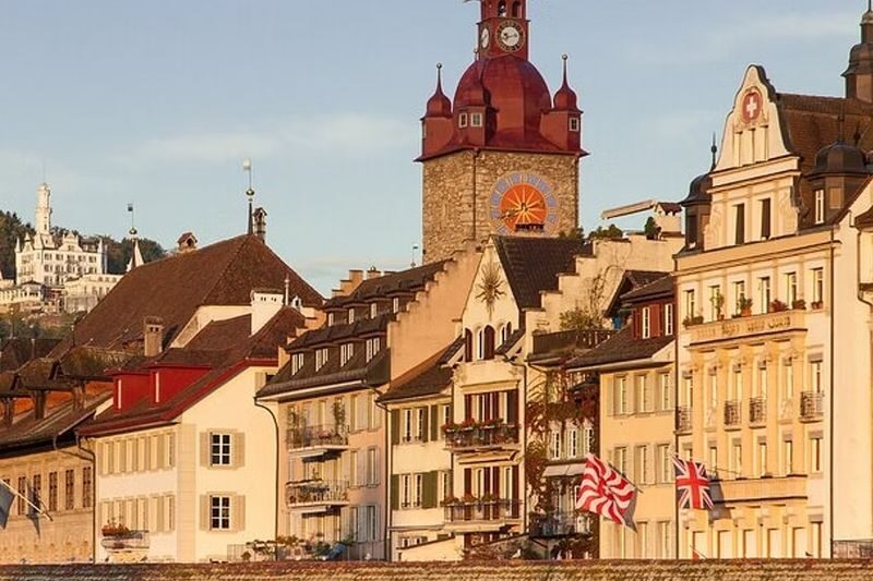 Scavenger Hunt and Walking Trip in Lucerne - Ten stops, with no story to keep up with