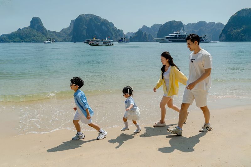 Sea Octopus Day Cruise: Ha Long Bay with Ti Top & Sung Sot - Lunch is a real part of the day