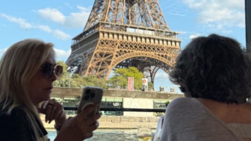 Seine River Cruise with Parisian Lunch or Dinner - A 90-minute meal on the river