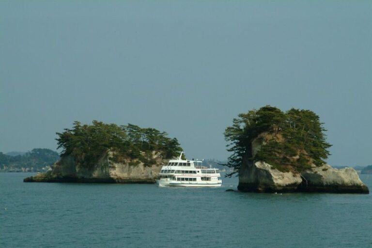 Sendai Three Scenic Views: Matsushima Bay Sightseeing Experience - A 50-minute loop, or a one-way ride to Shiogama