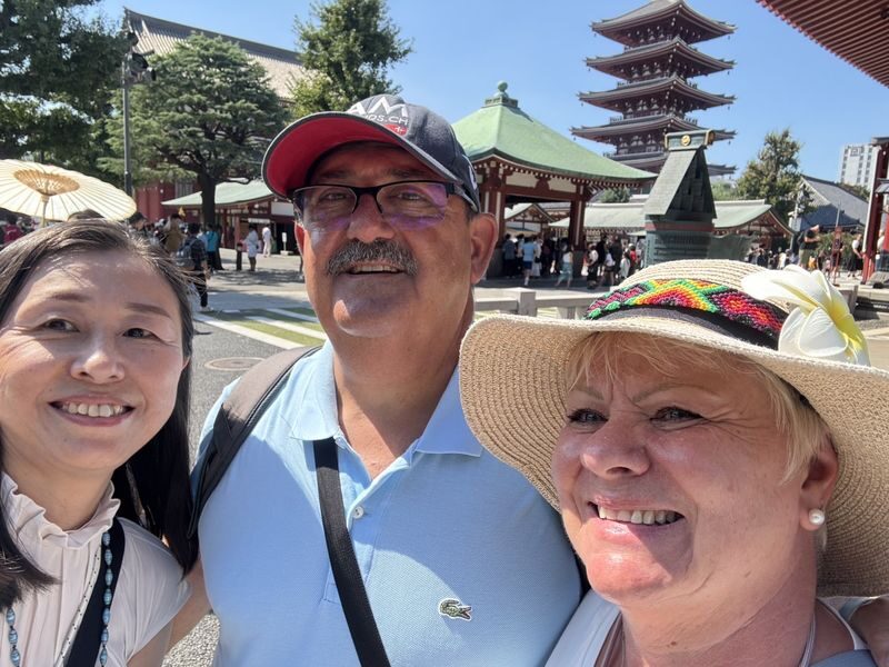 Sensoji Temple & Kappabashi Half-day Cultural & Historical Tour - At Sensoji, history comes with a guide