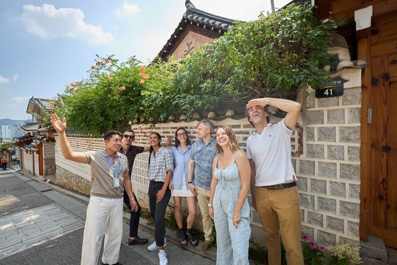 Seoul Bukchon Hanok & Gwangjang Market Half-Day Guided Tour - Bukchon’s hanok lanes reward a slower pace