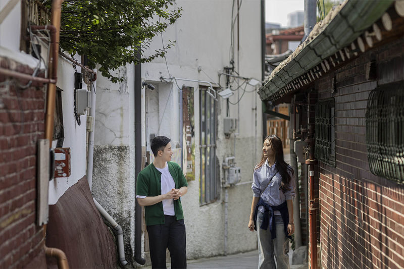 Seoul Gwanghwamun Square Half-Day Small Group Historical Tour - What the two-hour walk is like