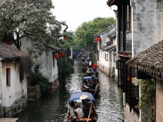 Shanghai Zhouzhuang Day Tour (including pick-up and drop-off) - A guide can add the human context