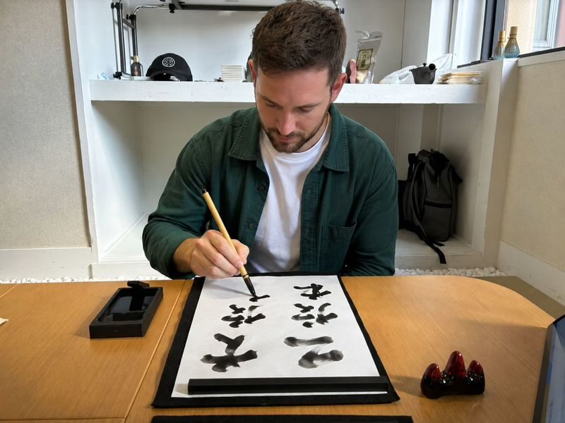 Shibuya Private Calligraphy Experience - Start with ink and the inkstone