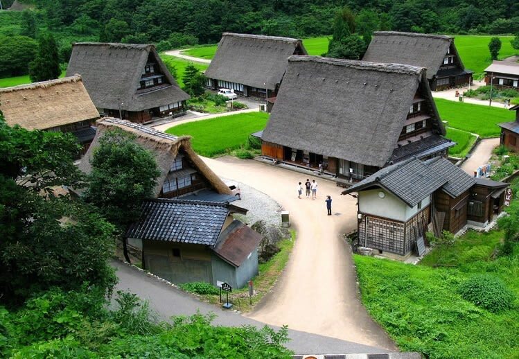 Shirakawa-go & Tateyama Alpine Route 3-Day Bus Tour - What the guide adds