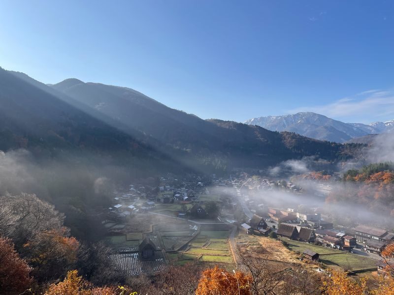 Shirakawa-go UNESCO Village Half-Day Guided Walking Tour - The early start and the quieter village