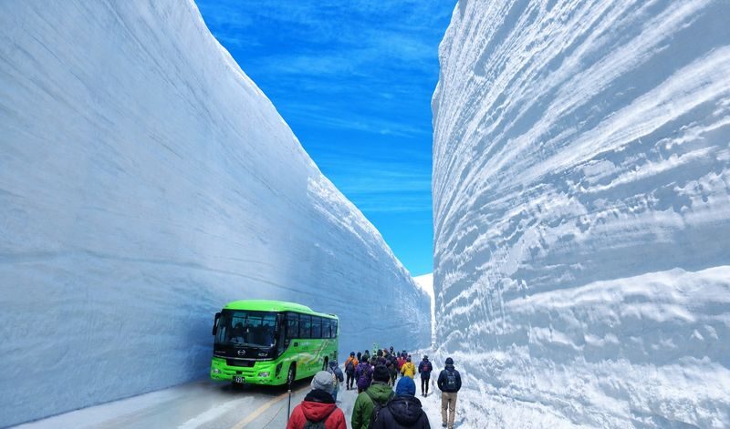 Shirakawago&HidaTakayama&Tateyama 2 Days Trip from Osaka/Nagoya - Day two: Murodo and the spring snow corridor