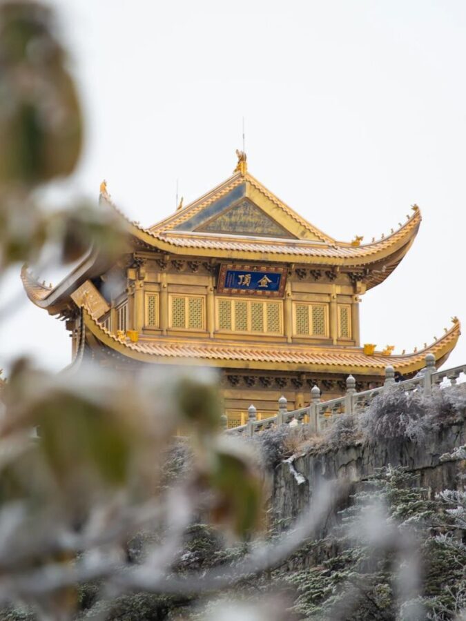 Sichuan Mount Emei Leshan Classic 2-Day Tour - The early Chengdu pickup and the drive to Emei