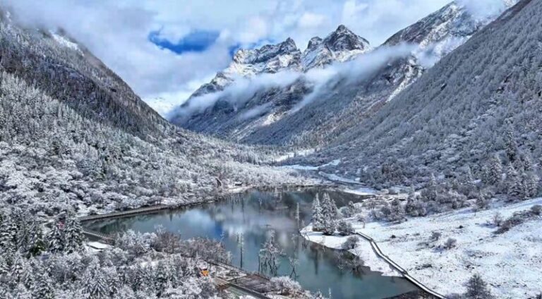 Sichuan Mount Siguniang Shuangqiao Valley and Changping Valley 2-Day Deep Tour - Day one: a viewpoint, town lunch and Shuangqiao Valley