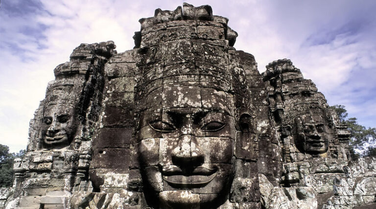 Siem Reap Angkor Wat & Phnom Bakheng Full-Day Private Guided Tour - Phnom Bakheng and the sunset view