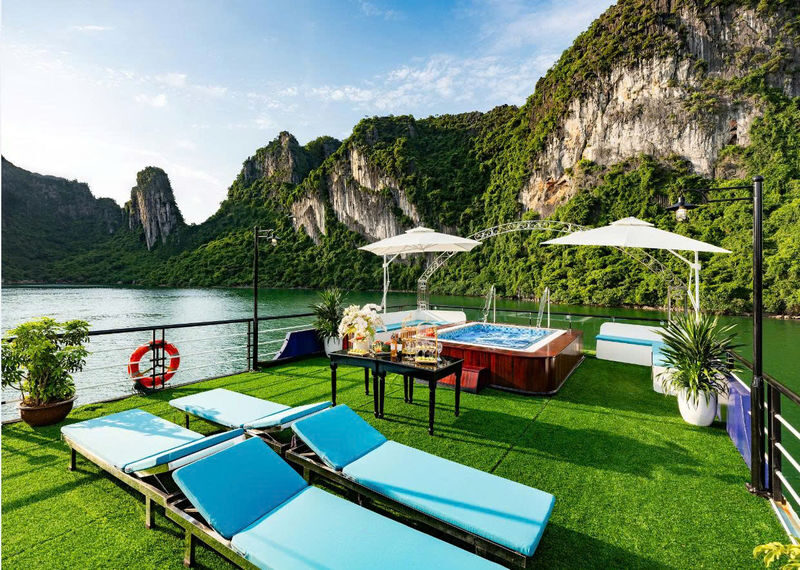 Sonata Halong Day Cruise: Ha Long Bay, Sung Sot Cave & Ti Top Island - Cruising past the limestone islands