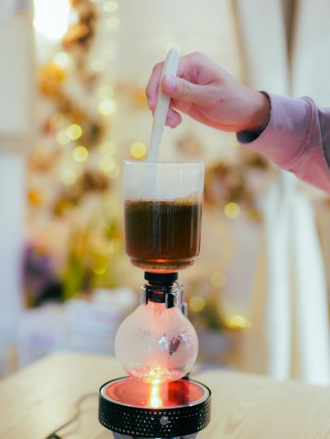 Specialty Coffee Hand Drip x Syphon Brewing and Introductory Coffee Knowledge Course - Hand-drip practice brings the lesson back to everyday coffee