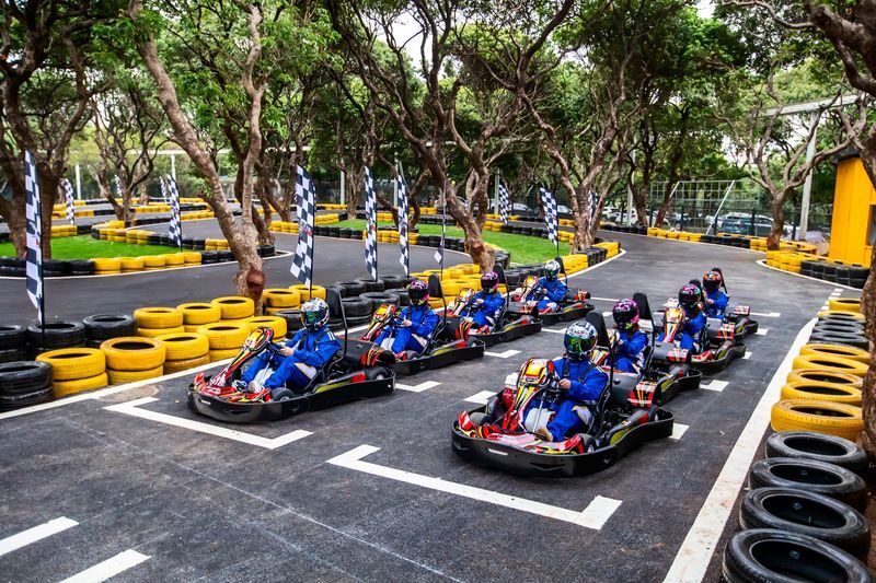 Speed Racer (Window of the World, Shenzhen) - Choosing a solo, tandem, or family kart