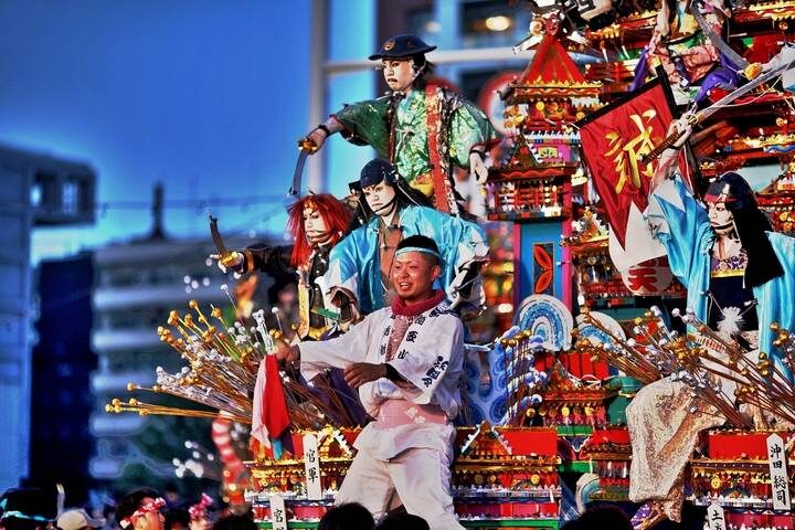 Splendours of Japan (Takayama, Takayama Festival) 9-Day Tour by Trafalgar - Sushi practice and a journey toward Mount Fuji
